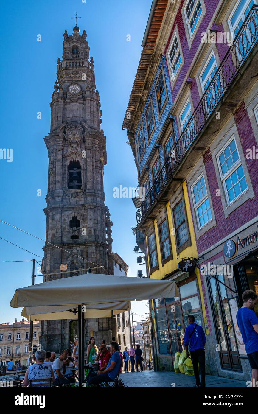 Les beautés de la ville portugaise, Porto : le quartier de Ribeira, la Torre dei Chierici, la gare Sao Bento et d'autres bâtiments monumentaux Banque D'Images