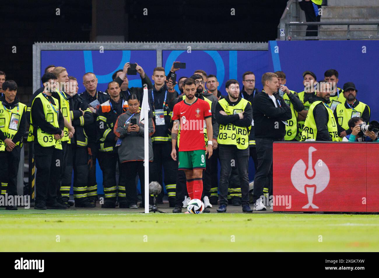 Bruno Fernandes vu lors du match UEFA Euro 2024 entre les équipes nationales du Portugal et de France au Volksparkstade, Hambourg, Allemagne (Maciej Rogowski) Banque D'Images