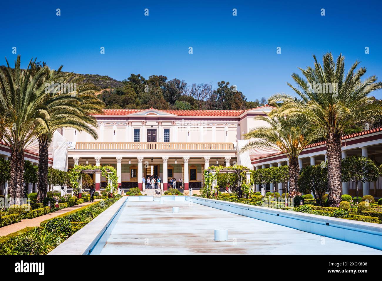 Pacific Palisades, Californie États-Unis - 12 avril 2017 : vue extérieure de la piscine de la villa romaine sur le modèle de la Villa de Getty au Getty Villa Museum. Banque D'Images