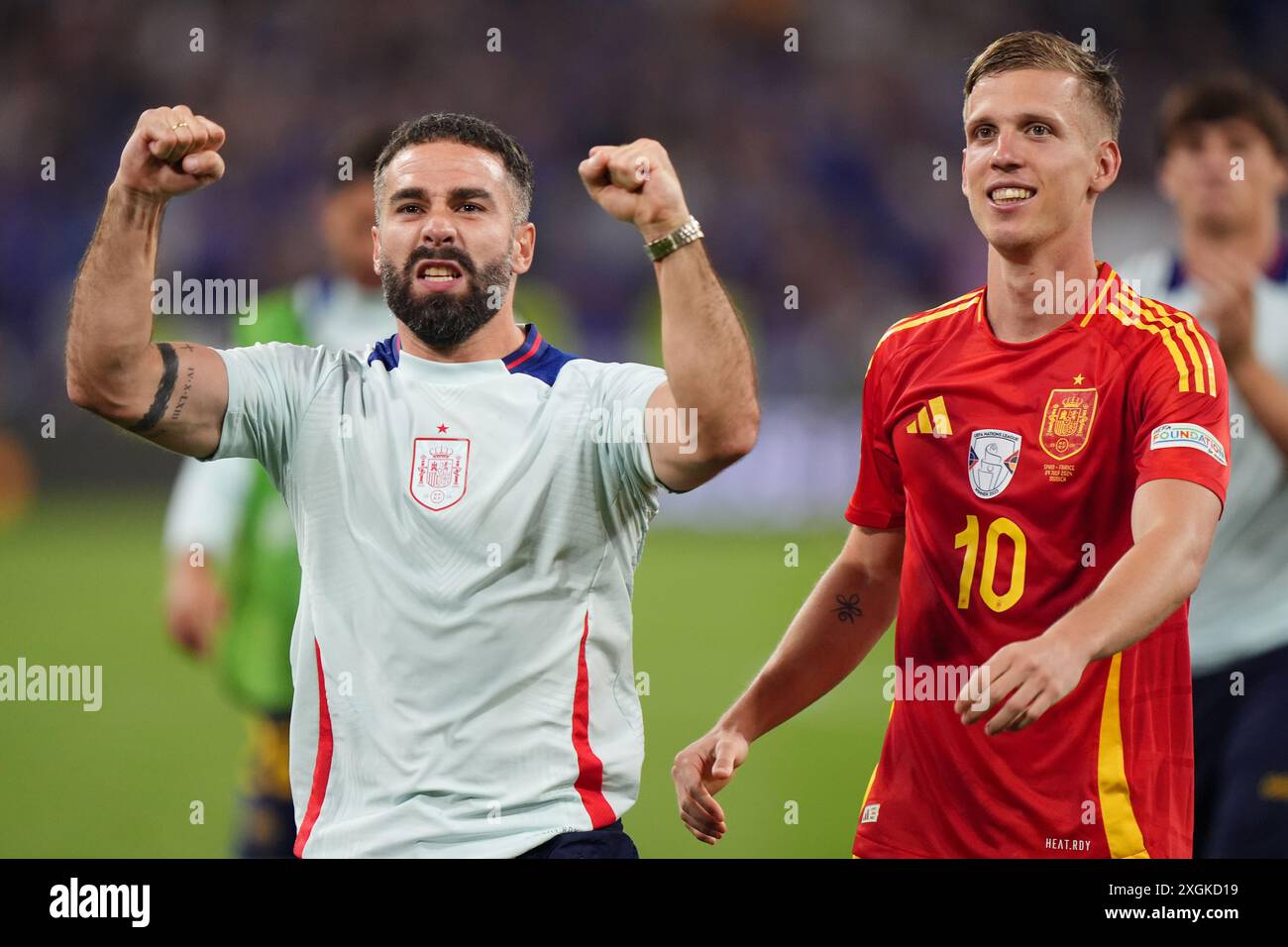 L'Espagnol Daniel Carvajal (à gauche) et l'Espagnol Dani Olmo célèbrent leur victoire lors de l'UEFA Euro 2024, match de demi-finale au Munich Football Arena, en Allemagne. Date de la photo : mardi 9 juillet 2024. Banque D'Images