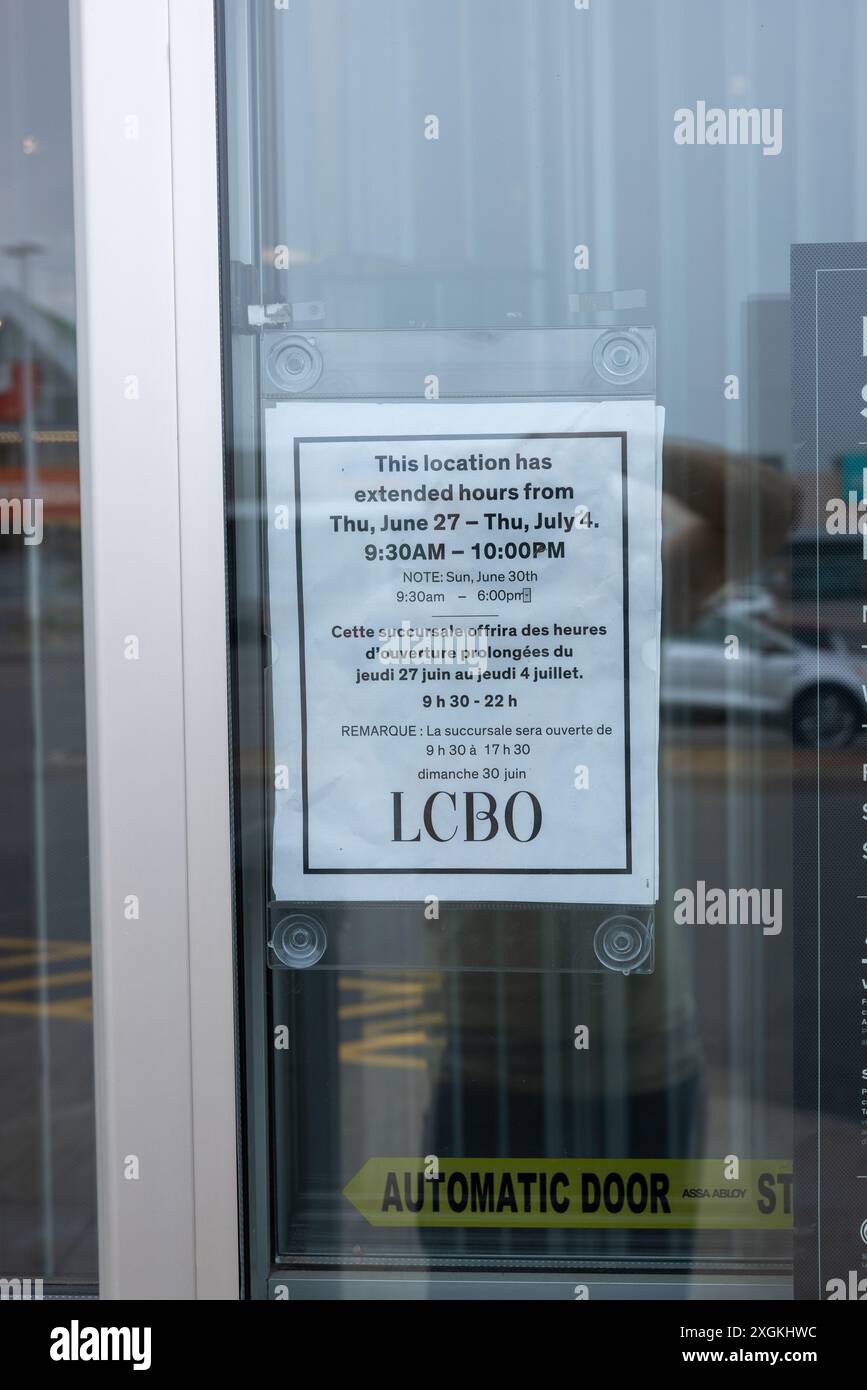 Ottawa, Ontario, Canada - le 9 juillet 2024 tous les magasins de la LCBO sont fermés en raison d'une grève régionale. Ce magasin est fermé pendant que les négociations ont lieu le jour 5. Avec un parking vide, les brasseurs locaux apportent plus d'argent. Ce magasin est situé au Gloucester Centre 1130 Blair Rd. Ottawa. Crédit : Tim Bolton-Gowling / Alamy Live News Banque D'Images