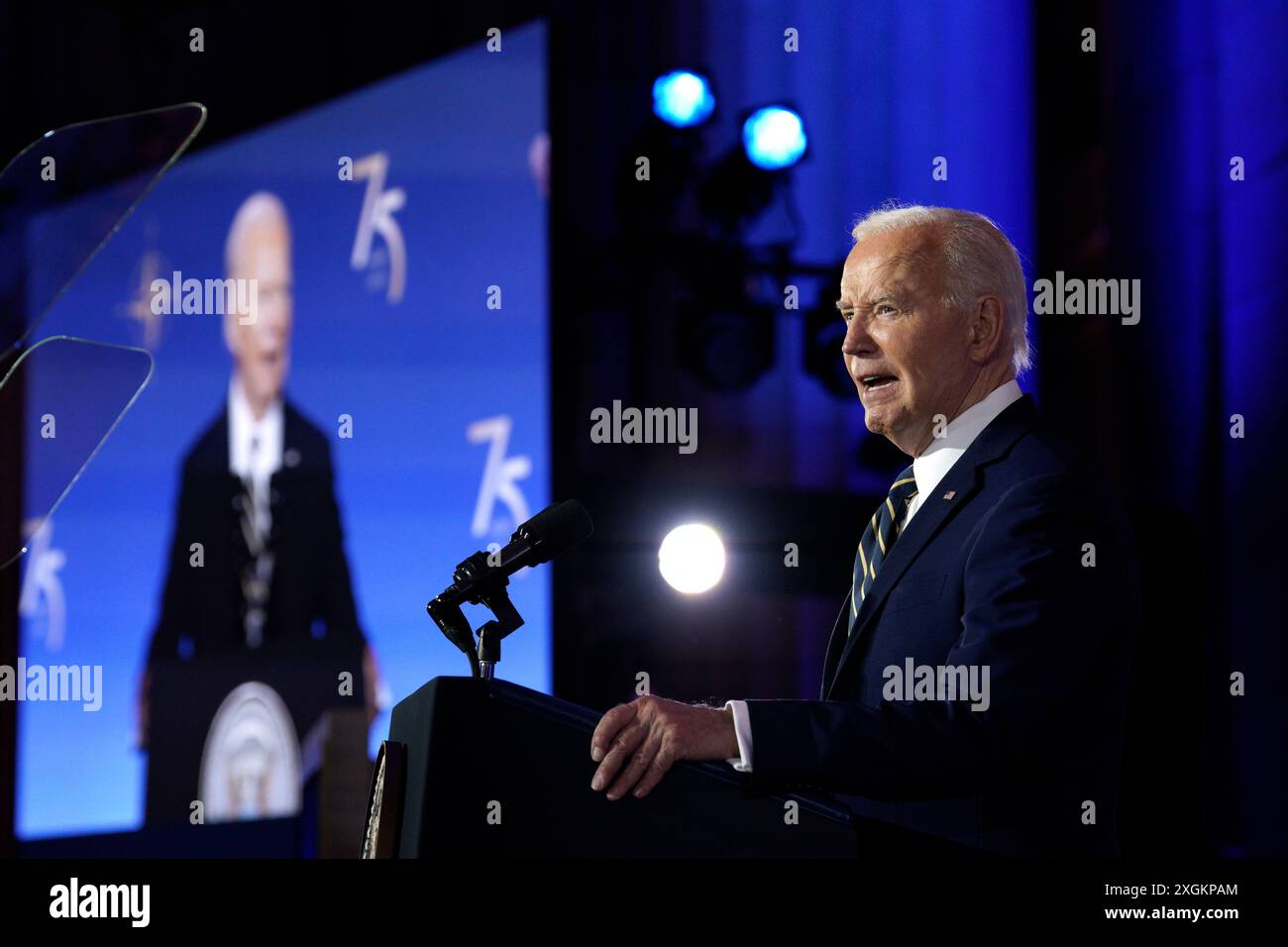 Washington, États-Unis. 09 juillet 2024. Le président AMÉRICAIN Joe Biden prononce une allocution à l’occasion du 75e anniversaire de l’OTAN à l’Andrew W. Mellon Auditorium à Washington le 9 juillet 2024. Photo de Yuri Gripas/Pool/Sipa USA crédit : Sipa USA/Alamy Live News Banque D'Images