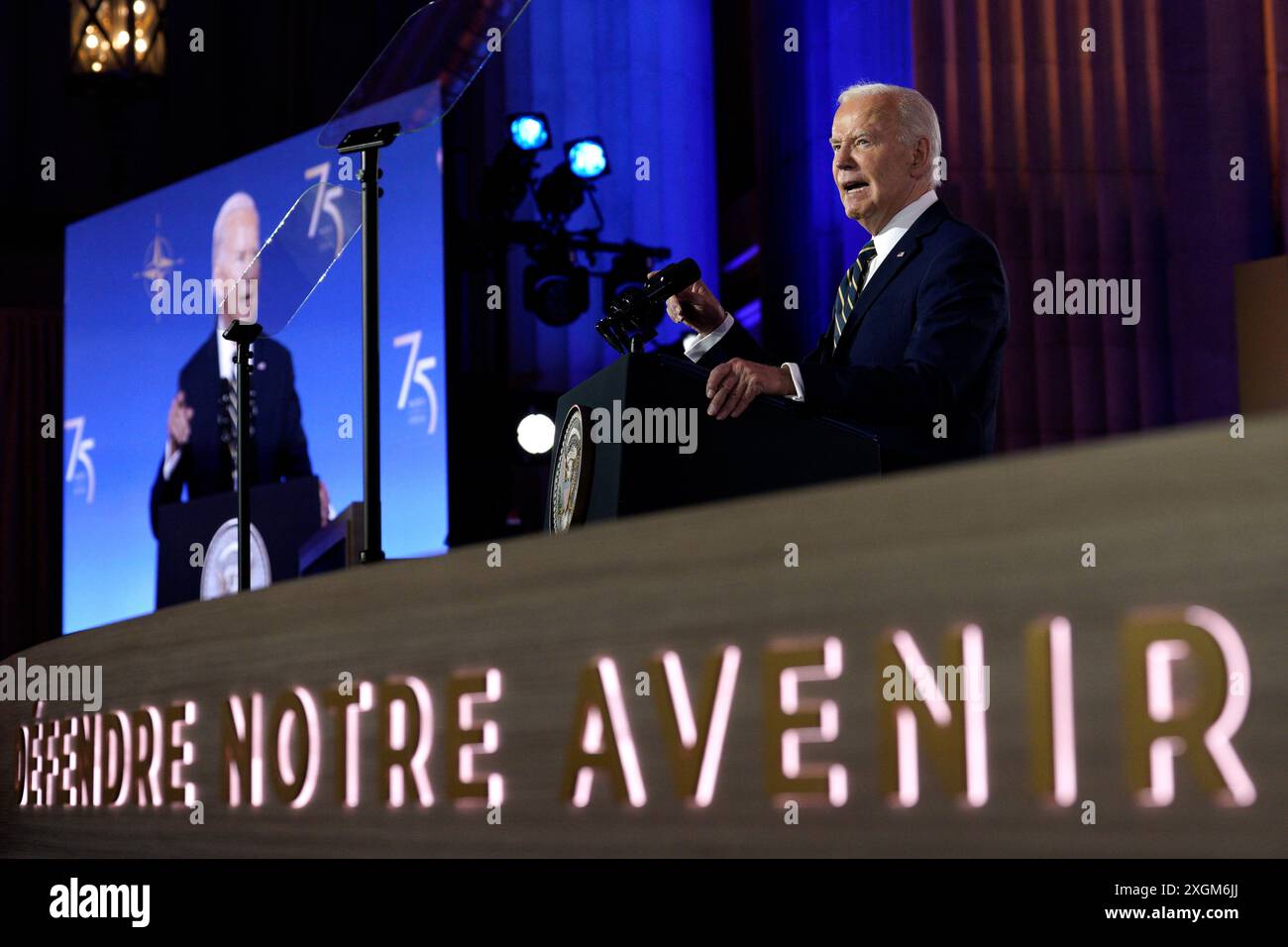 Le président des États-Unis Joe Biden prononce une allocution à l'occasion du 75e anniversaire de l'OTAN à l'Andrew W. Mellon Auditorium, à Washington, le 9 juillet 2024. Crédit : Yuri Gripas / piscine via CNP / MediaPunch Banque D'Images