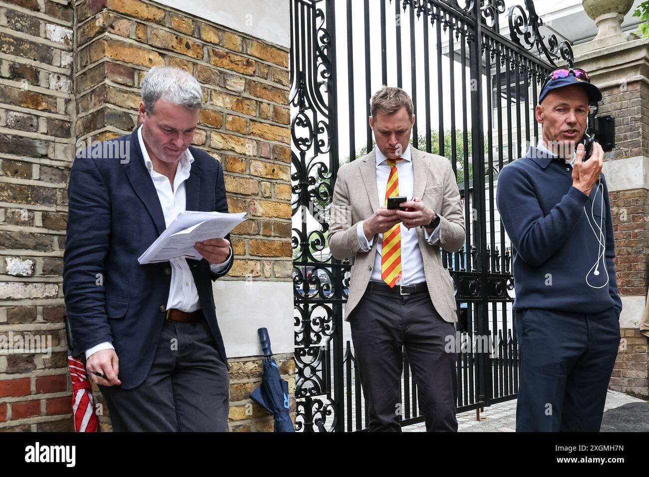 Les membres du Marylebone Cricket Club font la queue avant le 1er Rothesay test match jour 1 Angleterre - Antilles aux Lords, Londres, Royaume-Uni, 10 juillet 2024 (photo par Mark Cosgrove/News images) Banque D'Images