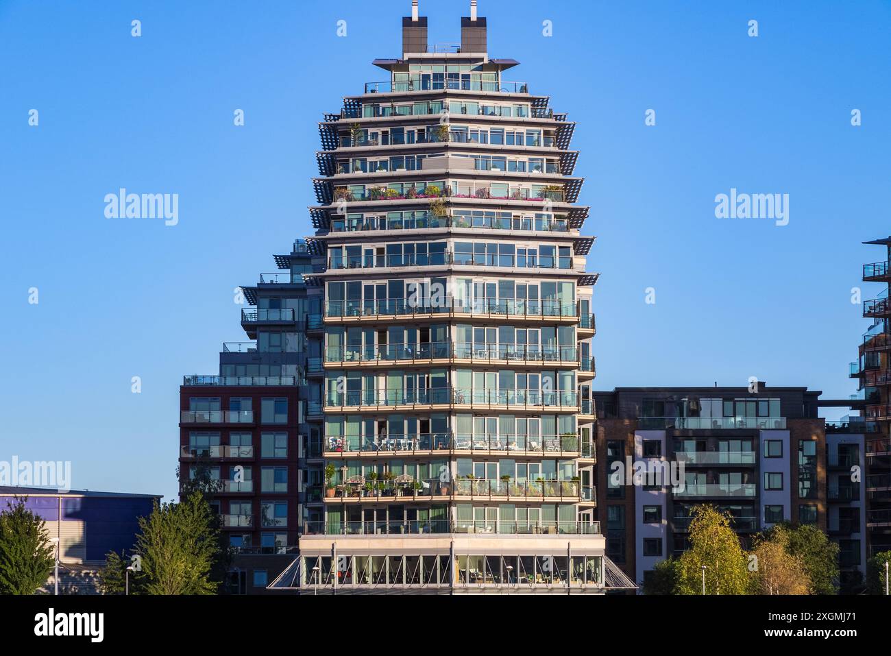 Façade d'un appartement moderne à Battersea Reach à Londres Banque D'Images