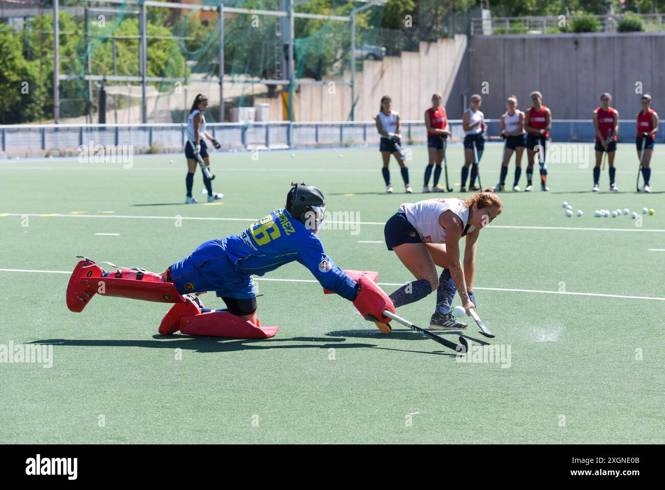 Madrid, Espagne. 9 juillet 2024. Les joueuses de l'équipe espagnole féminine de hockey sur gazon assistent à une séance d'entraînement pour préparer leur participation aux Jeux Olympiques de Paris, au Centre de haute performance de Madrid, à Madrid, en Espagne, le 9 juillet 2024. Crédit : Gustavo Valiente/Xinhua/Alamy Live News Banque D'Images