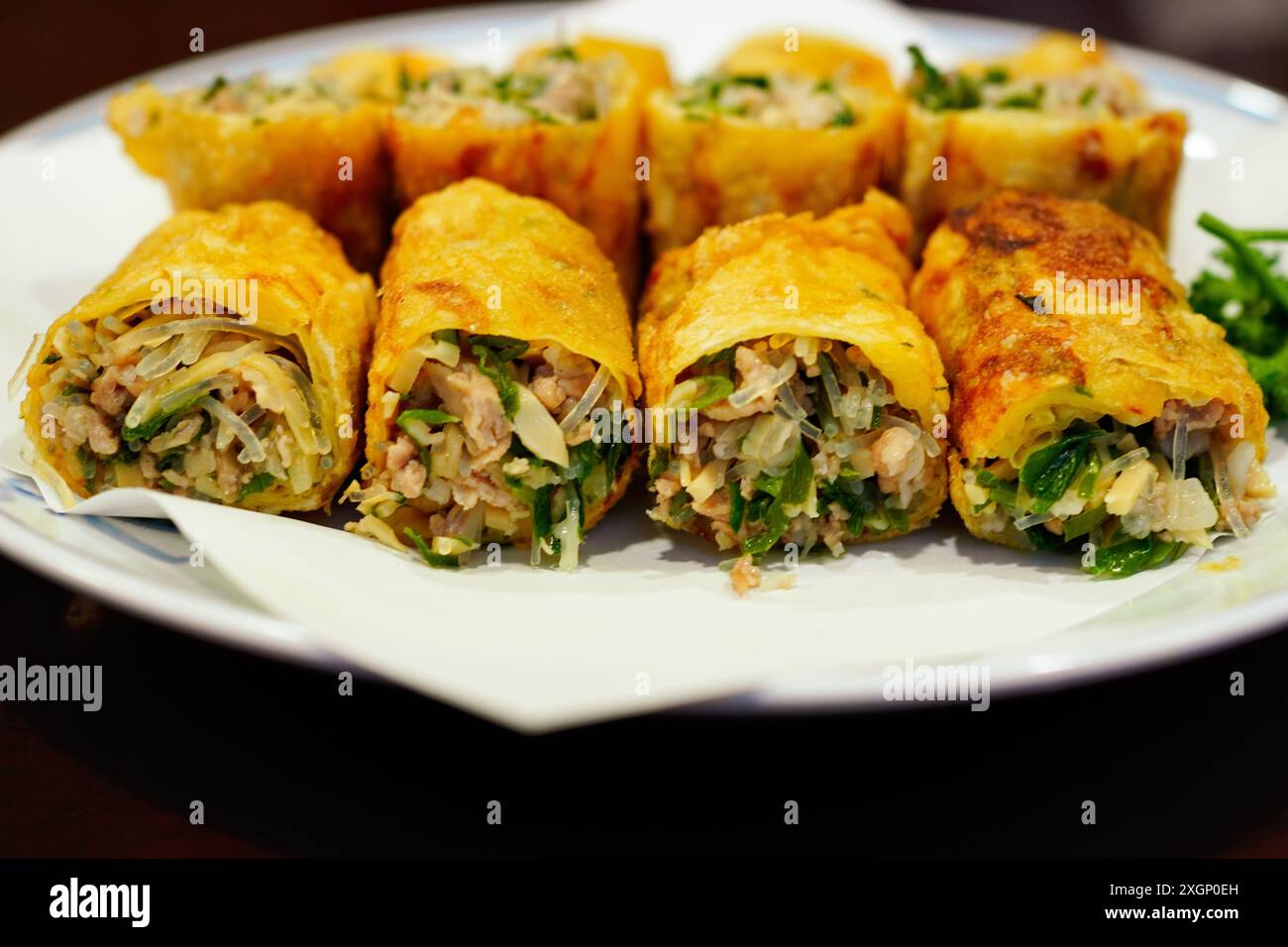 Tamago Harumaki (rouleau de printemps aux œufs japonais), l’un des plats chinois les plus célèbres de Kyotos Banque D'Images
