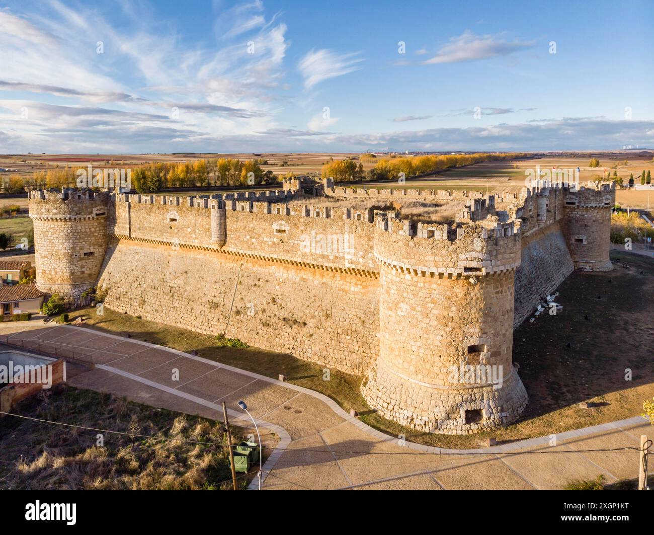 Château de Grajal de Campos, 16th siècle construction militaire sur les vestiges d'un autre château précédent du 10th siècle, castilla y Leon, Espagne Banque D'Images