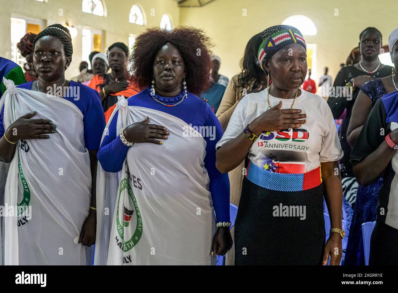 Nakuru, Kenya. 09 juillet 2024. Les ressortissants sud-soudanais vivant à Nakuru chantent leur hymne national à l'occasion du 13e anniversaire de l'indépendance de leur pays. Des ressortissants sud-soudanais vivant à Nakuru, au Kenya, se sont rassemblés dans une église locale pour célébrer le 13e anniversaire de l'indépendance de leur pays, qu'ils ont obtenue du Soudan après des années de lutte armée par un référendum voté à une écrasante majorité en 2011, avec le Dr John Garang de Mabior comme premier président. Crédit : SOPA images Limited/Alamy Live News Banque D'Images