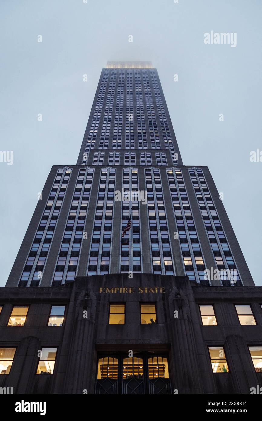 Vue de l'Empire State Building New York depuis Street Level Banque D'Images