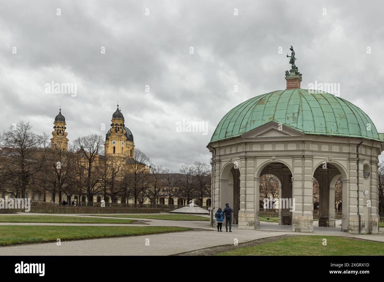 Munich, Allemagne - 21 décembre 2023 - vue du temple Diana (Dianatempel) dans le Hofgarten de Munich au jardin de la résidence de Munich avec la Théatine Banque D'Images