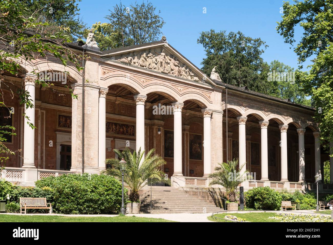 La colonnade de la Trinkhalle à Baden Baden, Allemagne, Europe Banque D'Images