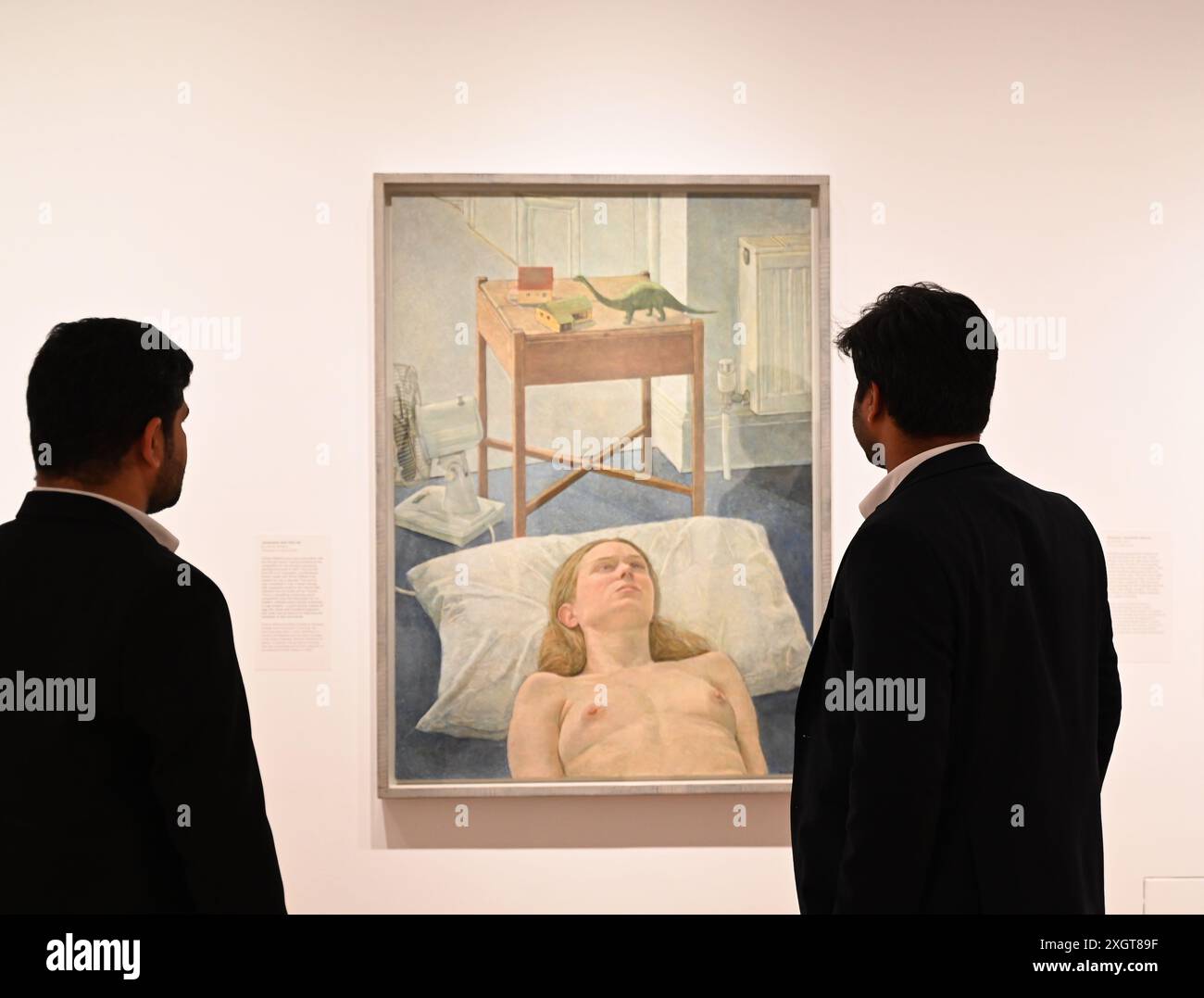 Antony Williams a annoncé comme gagnant du Herbert Smith Freehills Portrait Award 2024 le célèbre concours de peinture de la National Portrait Gallery revient pour sa quarante-deuxième année grâce au soutien du nouveau commanditaire principal, Herbert Smith Freehills. Rebecca Orcutt remporte le Young Artist Award pour son autoportrait Before It’s Ruined (or an Unalized Mean Side). L'exposition est gratuite du 11 juillet au 27 octobre 2024. Banque D'Images