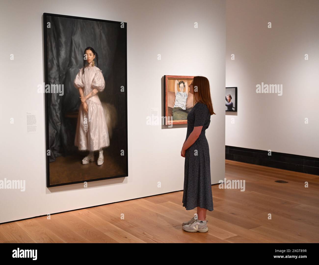 Antony Williams a annoncé comme gagnant du Herbert Smith Freehills Portrait Award 2024 le célèbre concours de peinture de la National Portrait Gallery revient pour sa quarante-deuxième année grâce au soutien du nouveau commanditaire principal, Herbert Smith Freehills. Rebecca Orcutt remporte le Young Artist Award pour son autoportrait Before It’s Ruined (or an Unalized Mean Side). L'exposition est gratuite du 11 juillet au 27 octobre 2024. Banque D'Images