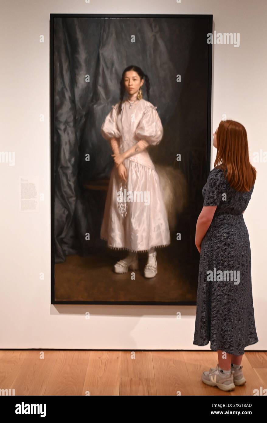 Antony Williams a annoncé comme gagnant du Herbert Smith Freehills Portrait Award 2024 le célèbre concours de peinture de la National Portrait Gallery revient pour sa quarante-deuxième année grâce au soutien du nouveau commanditaire principal, Herbert Smith Freehills. Rebecca Orcutt remporte le Young Artist Award pour son autoportrait Before It’s Ruined (or an Unalized Mean Side). L'exposition est gratuite du 11 juillet au 27 octobre 2024. Banque D'Images