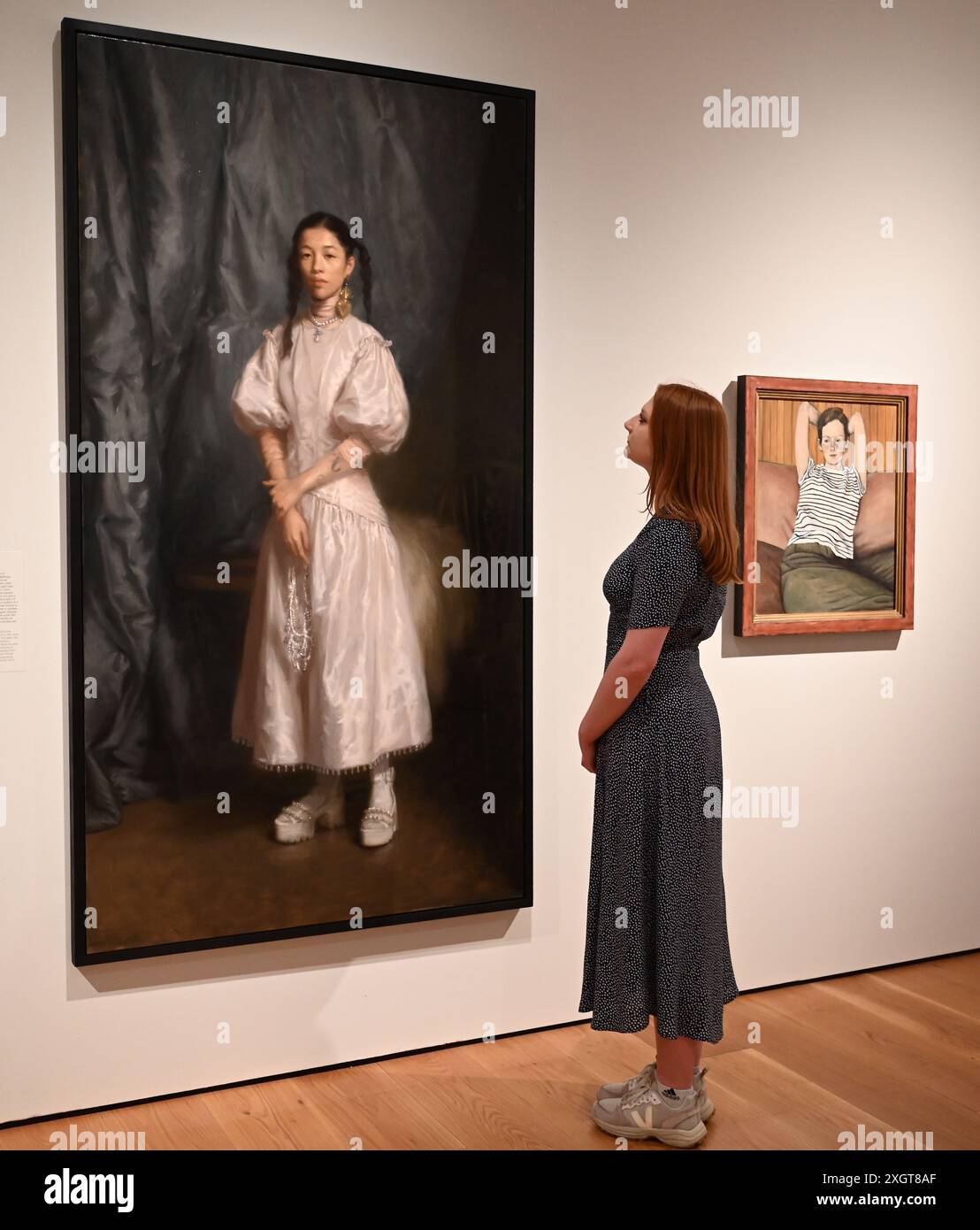 Antony Williams a annoncé comme gagnant du Herbert Smith Freehills Portrait Award 2024 le célèbre concours de peinture de la National Portrait Gallery revient pour sa quarante-deuxième année grâce au soutien du nouveau commanditaire principal, Herbert Smith Freehills. Rebecca Orcutt remporte le Young Artist Award pour son autoportrait Before It’s Ruined (or an Unalized Mean Side). L'exposition est gratuite du 11 juillet au 27 octobre 2024. Banque D'Images