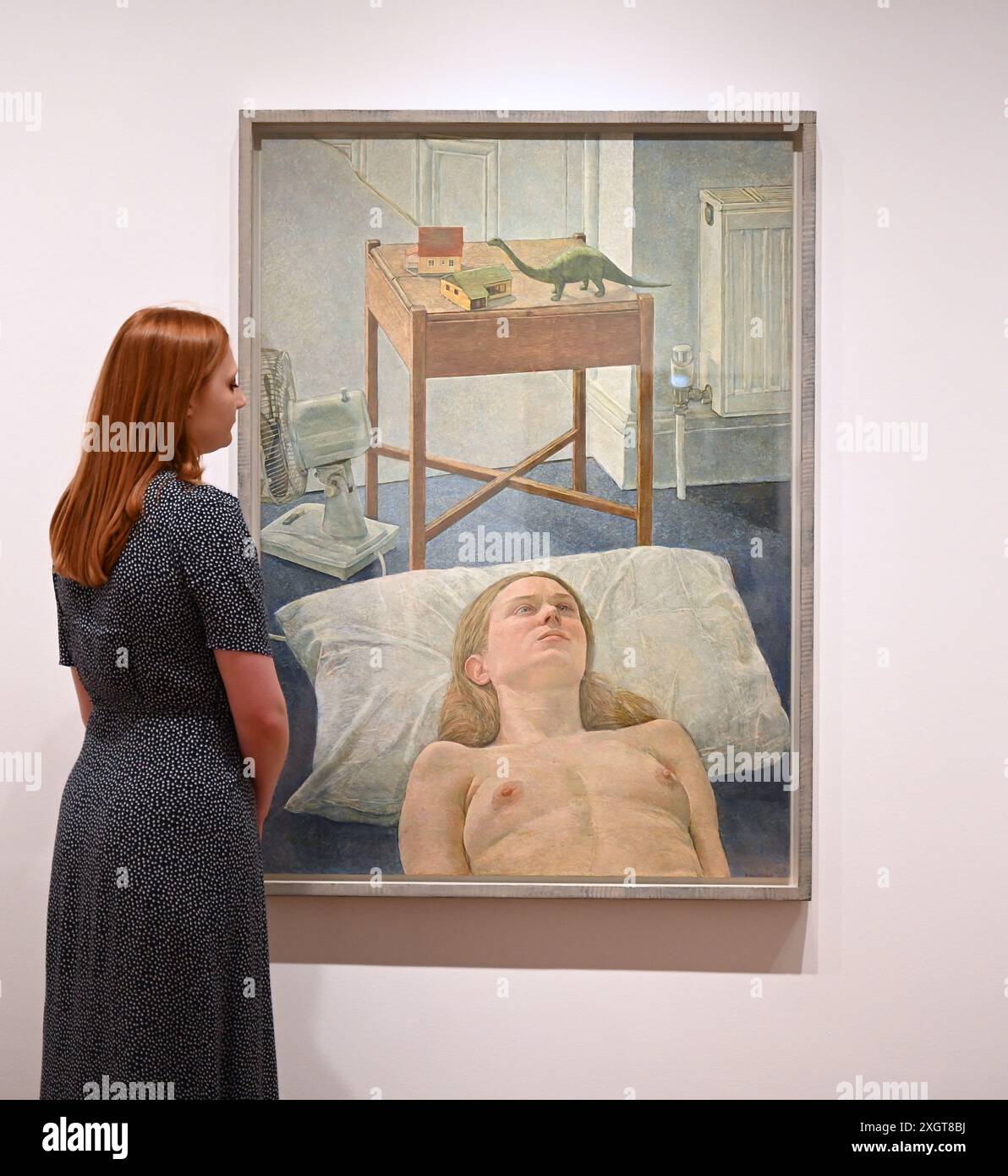 Antony Williams a annoncé comme gagnant du Herbert Smith Freehills Portrait Award 2024 le célèbre concours de peinture de la National Portrait Gallery revient pour sa quarante-deuxième année grâce au soutien du nouveau commanditaire principal, Herbert Smith Freehills. Rebecca Orcutt remporte le Young Artist Award pour son autoportrait Before It’s Ruined (or an Unalized Mean Side). L'exposition est gratuite du 11 juillet au 27 octobre 2024. Banque D'Images