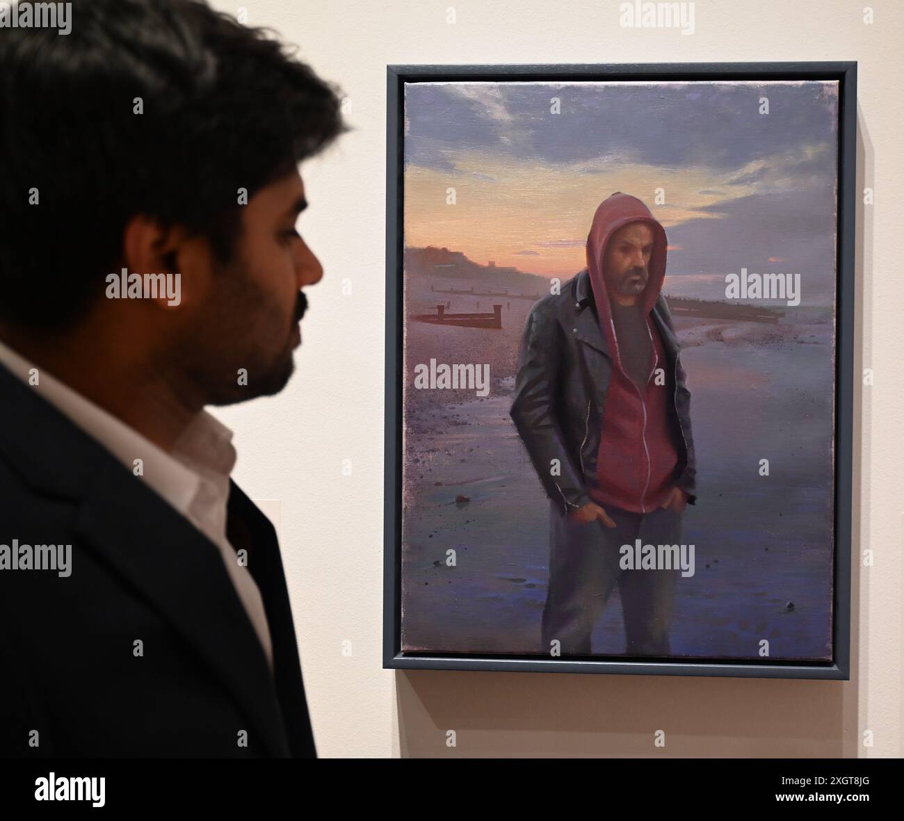 Antony Williams a annoncé comme gagnant du Herbert Smith Freehills Portrait Award 2024 le célèbre concours de peinture de la National Portrait Gallery revient pour sa quarante-deuxième année grâce au soutien du nouveau commanditaire principal, Herbert Smith Freehills. Rebecca Orcutt remporte le Young Artist Award pour son autoportrait Before It’s Ruined (or an Unalized Mean Side). L'exposition est gratuite du 11 juillet au 27 octobre 2024. Banque D'Images