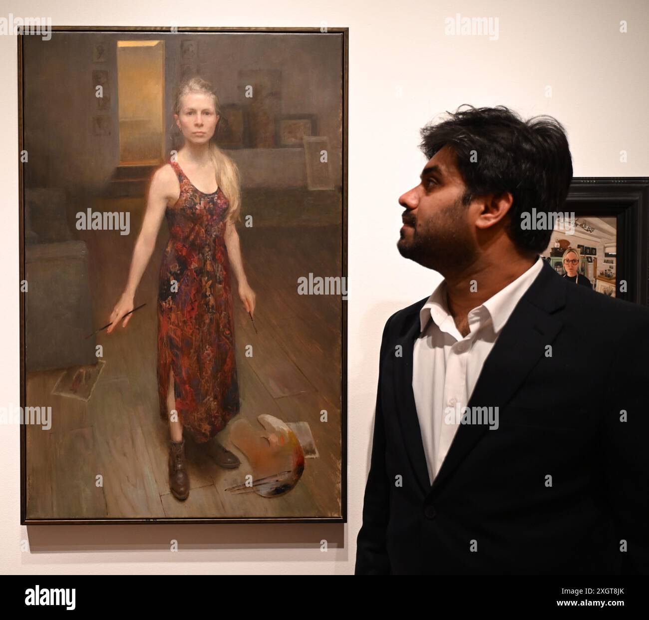 Antony Williams a annoncé comme gagnant du Herbert Smith Freehills Portrait Award 2024 le célèbre concours de peinture de la National Portrait Gallery revient pour sa quarante-deuxième année grâce au soutien du nouveau commanditaire principal, Herbert Smith Freehills. Rebecca Orcutt remporte le Young Artist Award pour son autoportrait Before It’s Ruined (or an Unalized Mean Side). L'exposition est gratuite du 11 juillet au 27 octobre 2024. Banque D'Images