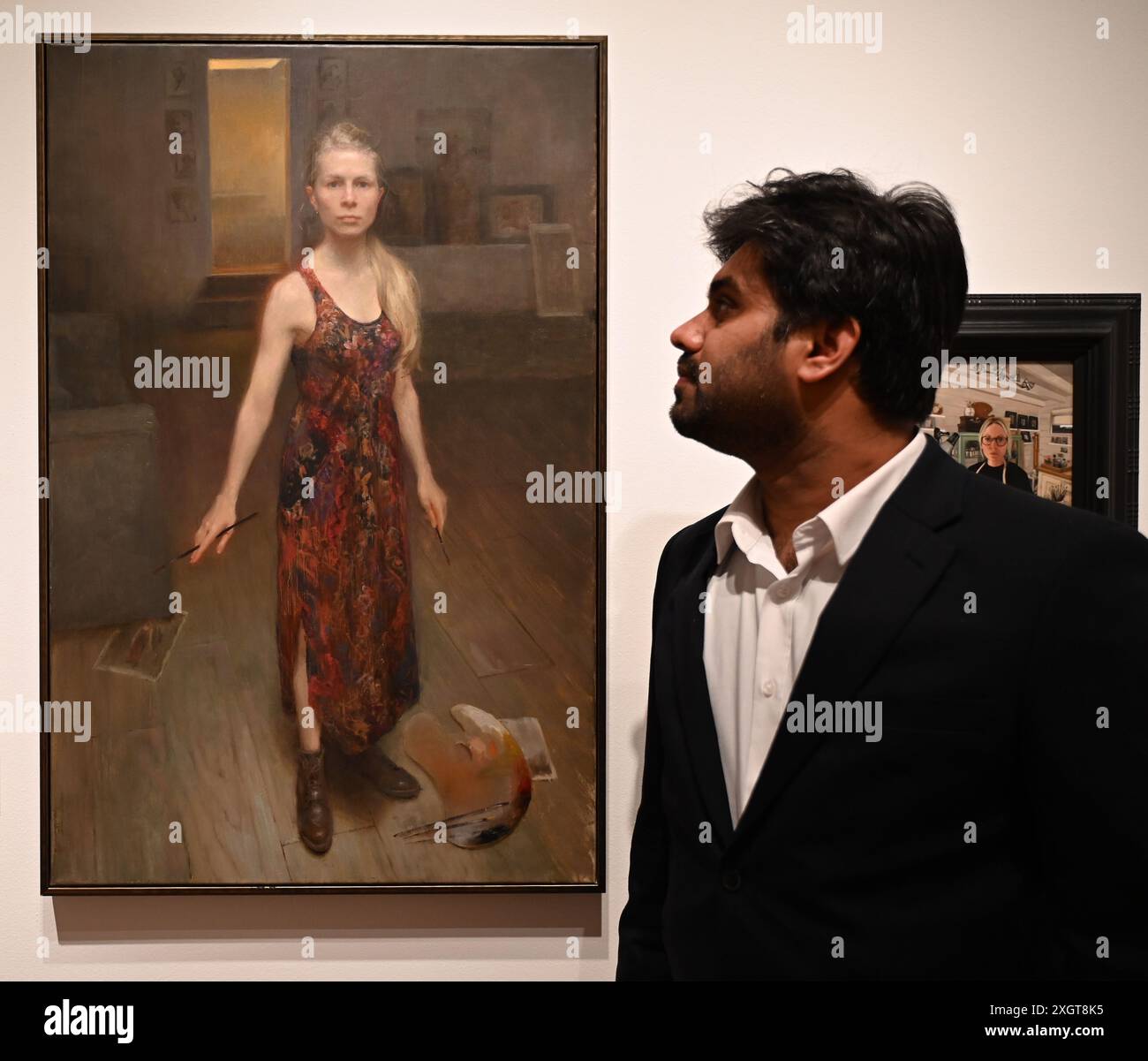 Antony Williams a annoncé comme gagnant du Herbert Smith Freehills Portrait Award 2024 le célèbre concours de peinture de la National Portrait Gallery revient pour sa quarante-deuxième année grâce au soutien du nouveau commanditaire principal, Herbert Smith Freehills. Rebecca Orcutt remporte le Young Artist Award pour son autoportrait Before It’s Ruined (or an Unalized Mean Side). L'exposition est gratuite du 11 juillet au 27 octobre 2024. Banque D'Images