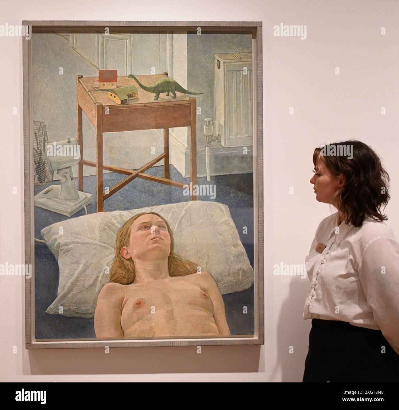 Antony Williams a annoncé comme gagnant du Herbert Smith Freehills Portrait Award 2024 le célèbre concours de peinture de la National Portrait Gallery revient pour sa quarante-deuxième année grâce au soutien du nouveau commanditaire principal, Herbert Smith Freehills. Rebecca Orcutt remporte le Young Artist Award pour son autoportrait Before It’s Ruined (or an Unalized Mean Side). L'exposition est gratuite du 11 juillet au 27 octobre 2024. Banque D'Images