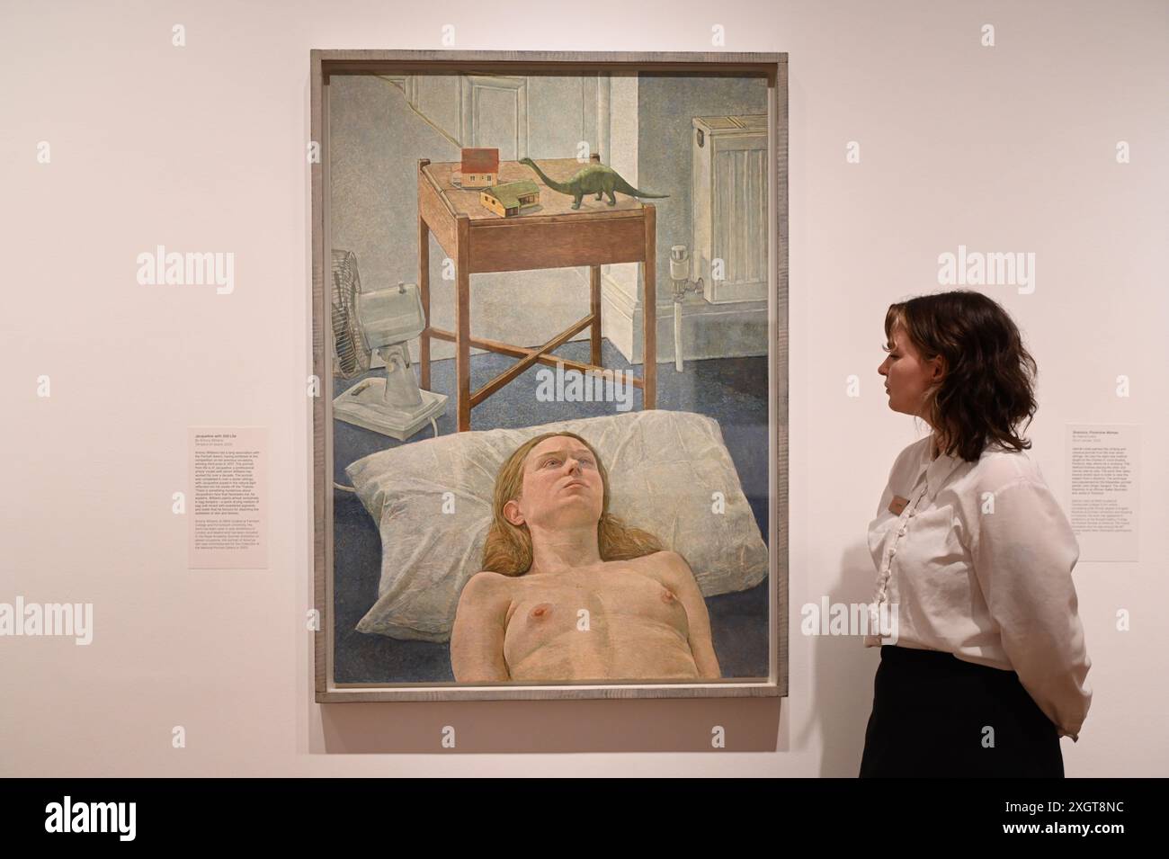 Antony Williams a annoncé comme gagnant du Herbert Smith Freehills Portrait Award 2024 le célèbre concours de peinture de la National Portrait Gallery revient pour sa quarante-deuxième année grâce au soutien du nouveau commanditaire principal, Herbert Smith Freehills. Rebecca Orcutt remporte le Young Artist Award pour son autoportrait Before It’s Ruined (or an Unalized Mean Side). L'exposition est gratuite du 11 juillet au 27 octobre 2024. Banque D'Images