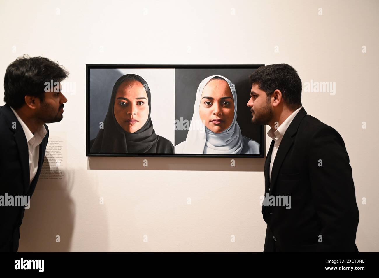 Antony Williams a annoncé comme gagnant du Herbert Smith Freehills Portrait Award 2024 le célèbre concours de peinture de la National Portrait Gallery revient pour sa quarante-deuxième année grâce au soutien du nouveau commanditaire principal, Herbert Smith Freehills. Rebecca Orcutt remporte le Young Artist Award pour son autoportrait Before It’s Ruined (or an Unalized Mean Side). L'exposition est gratuite du 11 juillet au 27 octobre 2024. Banque D'Images