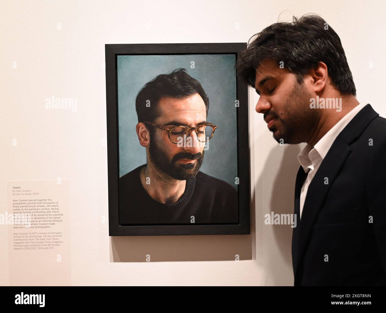 Antony Williams a annoncé comme gagnant du Herbert Smith Freehills Portrait Award 2024 le célèbre concours de peinture de la National Portrait Gallery revient pour sa quarante-deuxième année grâce au soutien du nouveau commanditaire principal, Herbert Smith Freehills. Rebecca Orcutt remporte le Young Artist Award pour son autoportrait Before It’s Ruined (or an Unalized Mean Side). L'exposition est gratuite du 11 juillet au 27 octobre 2024. Banque D'Images