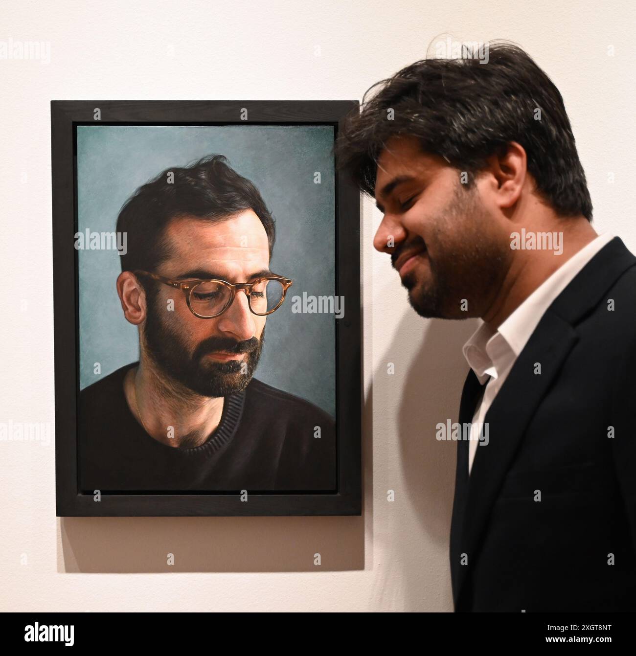 Antony Williams a annoncé comme gagnant du Herbert Smith Freehills Portrait Award 2024 le célèbre concours de peinture de la National Portrait Gallery revient pour sa quarante-deuxième année grâce au soutien du nouveau commanditaire principal, Herbert Smith Freehills. Rebecca Orcutt remporte le Young Artist Award pour son autoportrait Before It’s Ruined (or an Unalized Mean Side). L'exposition est gratuite du 11 juillet au 27 octobre 2024. Banque D'Images