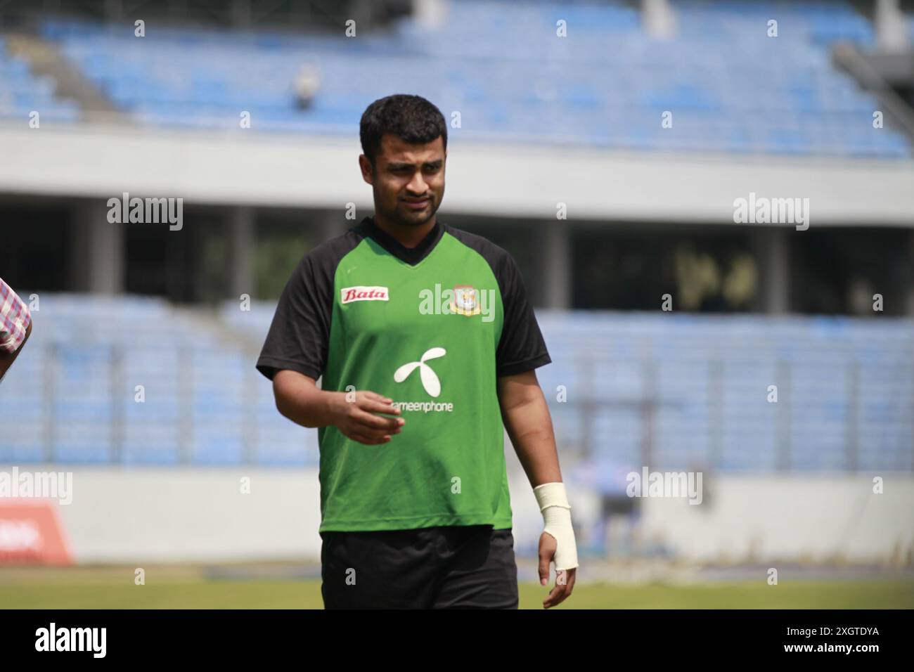 Le joueur de cricket national du Bangladesh Tamim Iqbal Khan assiste à une séance d'entraînement au stade national de cricket du Sher-e-Bangladesh (SBNCS) avant leur cinq ma t Banque D'Images