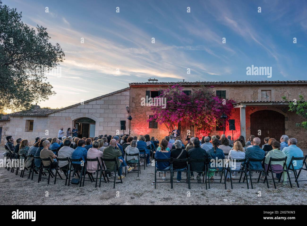 Joan Tomàs Martínez, Joan Navarro et Raquel Santanera, appariement de poèmes et de vins à la cave Can Majoral, Fundació Mallorca Literària, Algaida, ma Banque D'Images