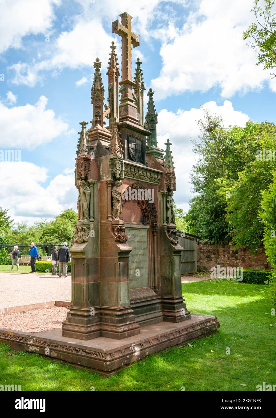 Monument marquant le lieu de sépulture du 4e comte de Rosslyn dans le parc de Rosslyn Chapel Midlothian Scotland Banque D'Images