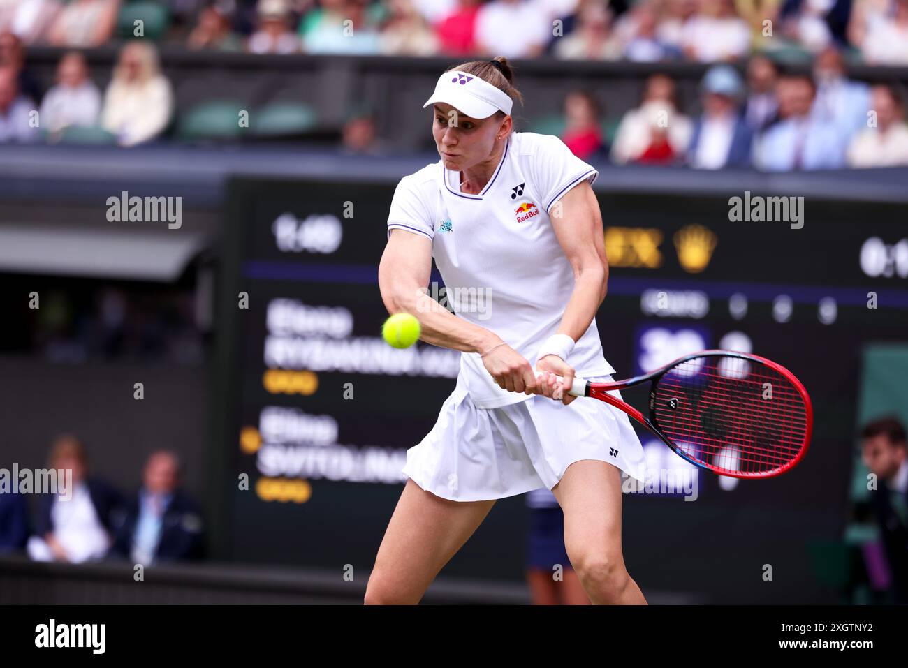 Wimbledon, Londres, Royaume-Uni. 10 juillet 2024. Elena Rybakina lors de son match de quart de finale contre Elina Svitolina à Wimbledon aujourd’hui. Crédit : Adam Stoltman/Alamy Live News Banque D'Images