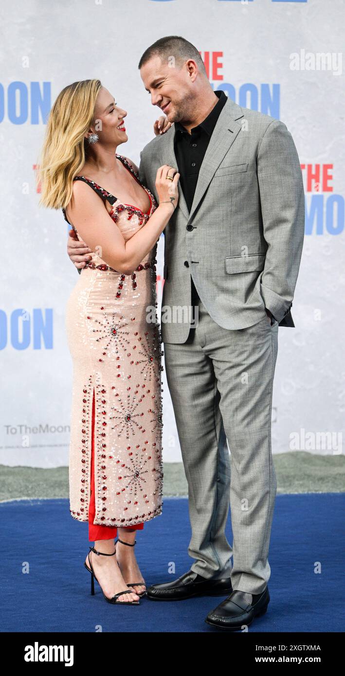 Berlin, Allemagne. 10 juillet 2024. L'actrice principale et productrice Scarlett Johansson et l'acteur principal Channing Tatum assistent à la première allemande du film « To the Moon » au cinéma Zoo Palast. Le film parle de la course à la lune dans les années 1950 et 1960 Il sortira dans les cinémas le 12 juillet 2024. Crédit : Jens Kalaene/dpa/Alamy Live News Banque D'Images