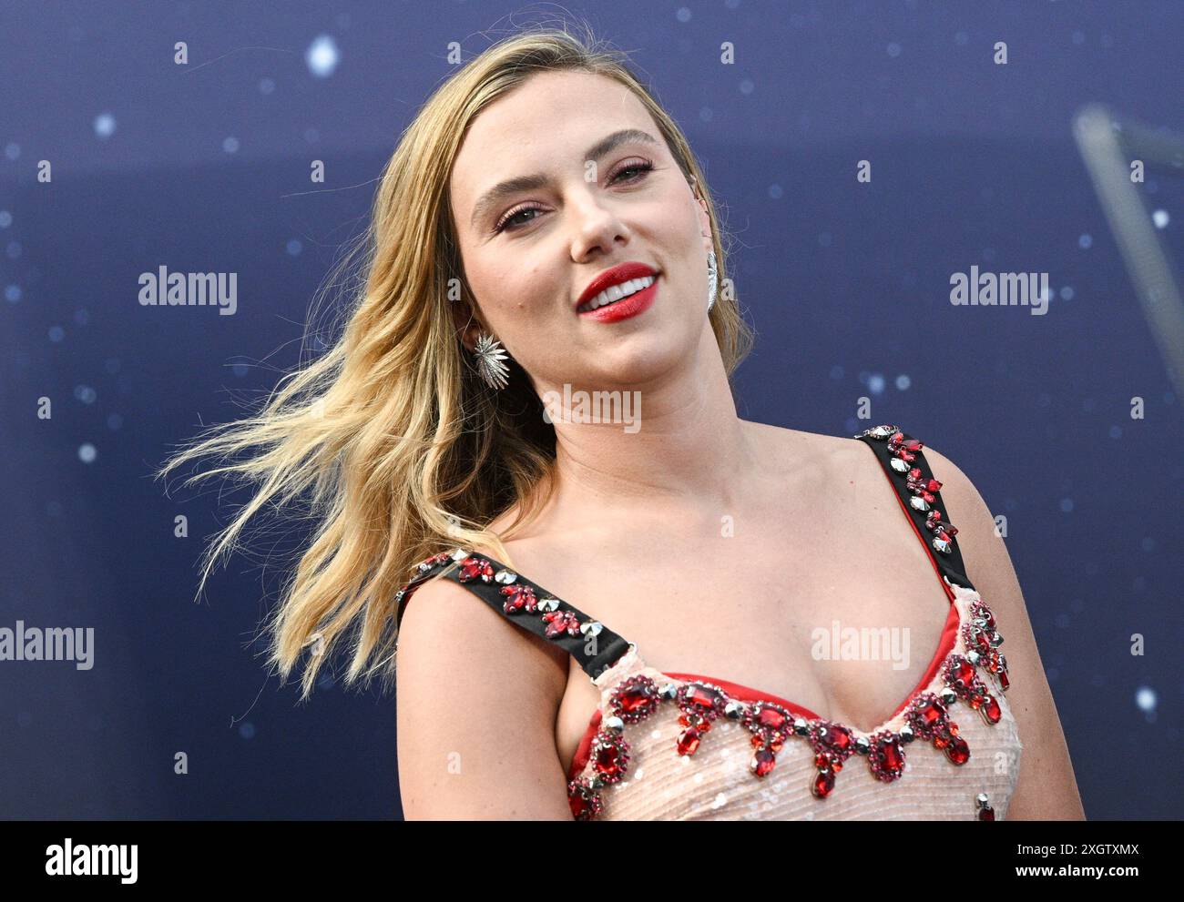 Berlin, Allemagne. 10 juillet 2024. L'actrice et productrice Scarlett Johansson assistera à la première allemande du film 'To the Moon' au cinéma Zoo Palast. Le film parle de la course à la lune dans les années 1950 et 1960 Il sortira dans les cinémas le 12 juillet 2024. Crédit : Jens Kalaene/dpa/Alamy Live News Banque D'Images
