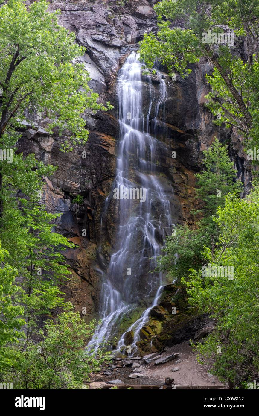 Les eaux coulantes de Bridal Veil Falls dans Spearfish Canyon dans les Black Hills du Dakota du Sud Banque D'Images