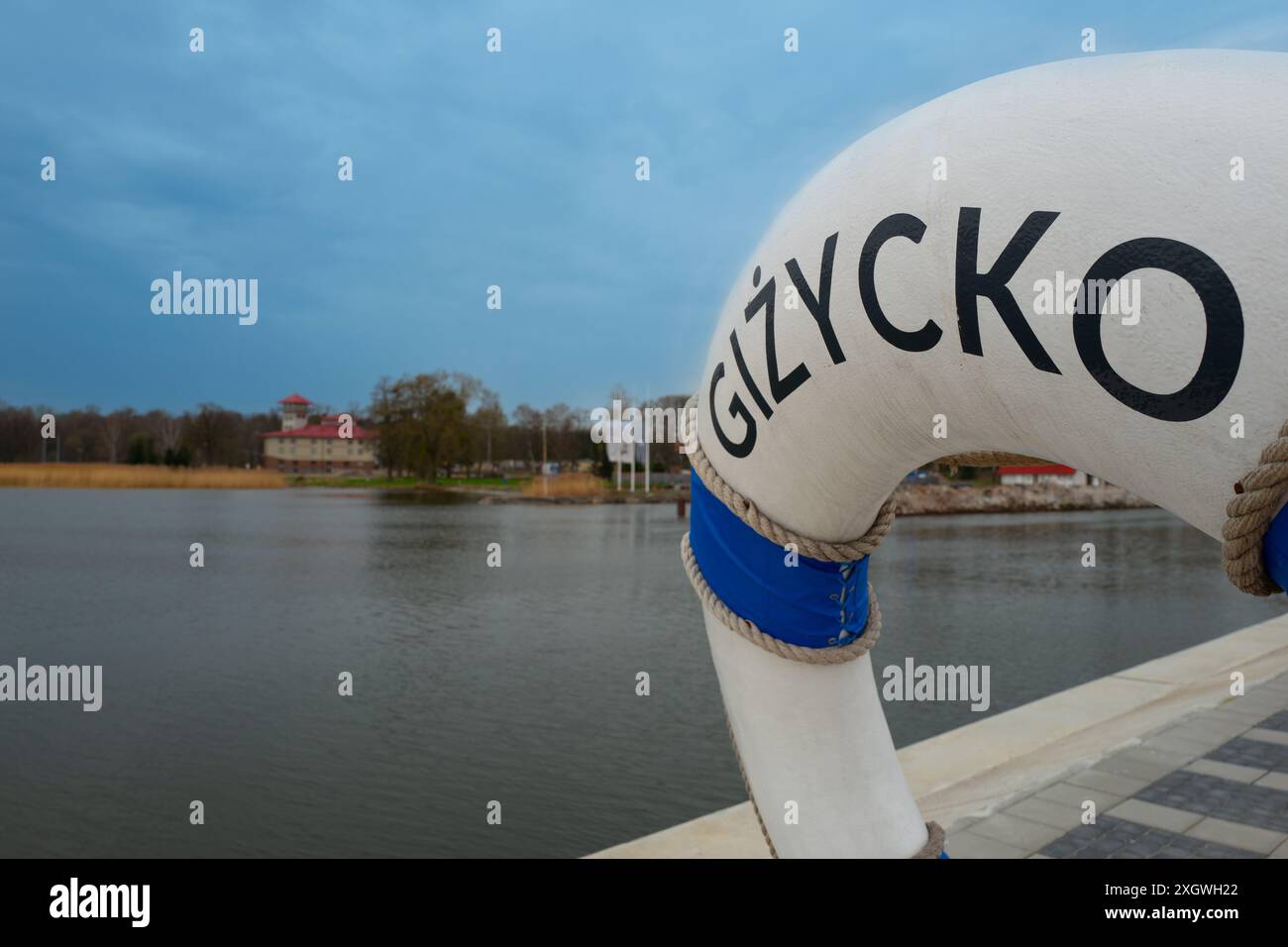 2023-04-18 remblai avec le symbole de la ville Gizycko Pologne Banque D'Images
