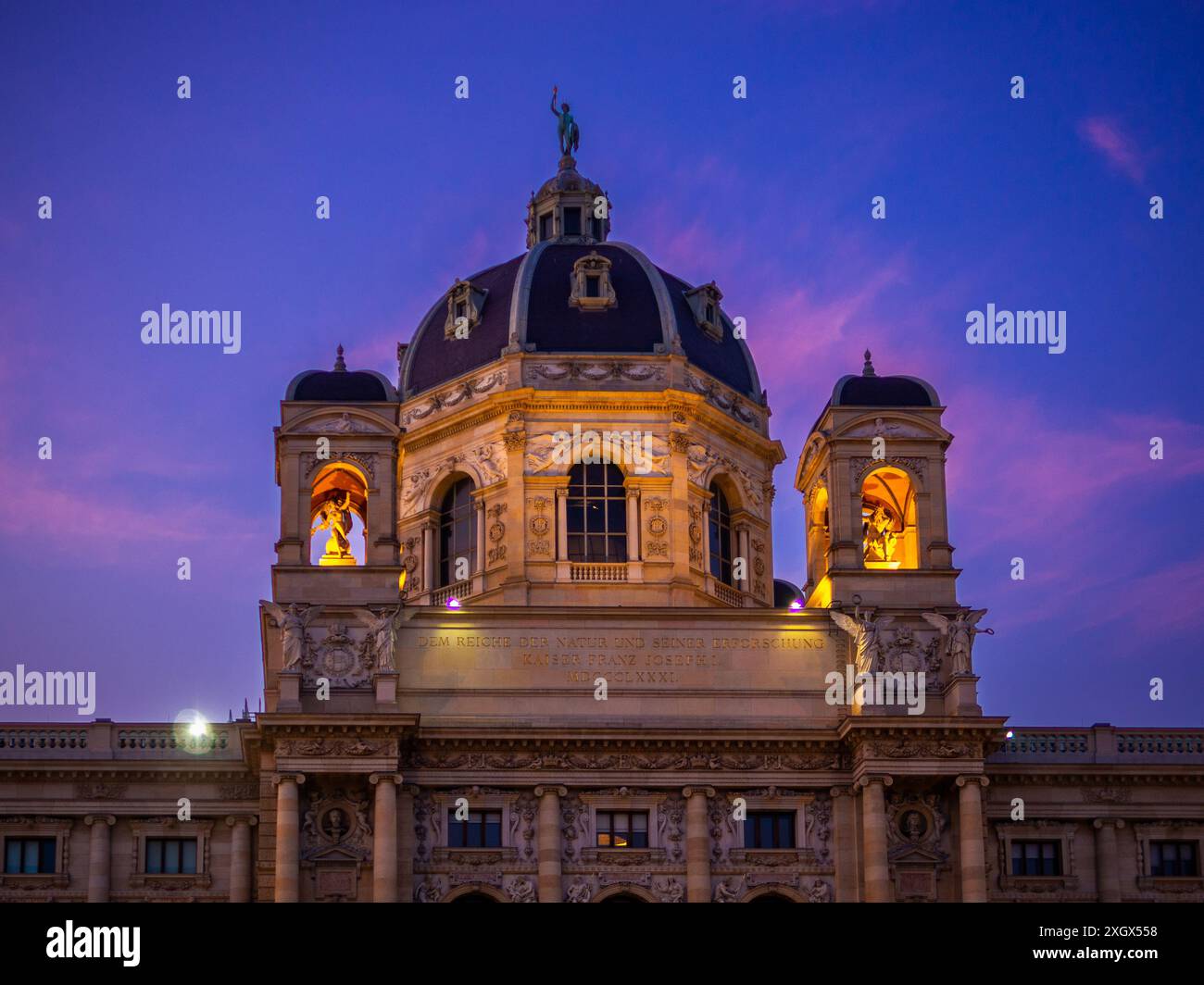 La coupole du Musée d'histoire naturelle de Vienne dans la soirée Banque D'Images