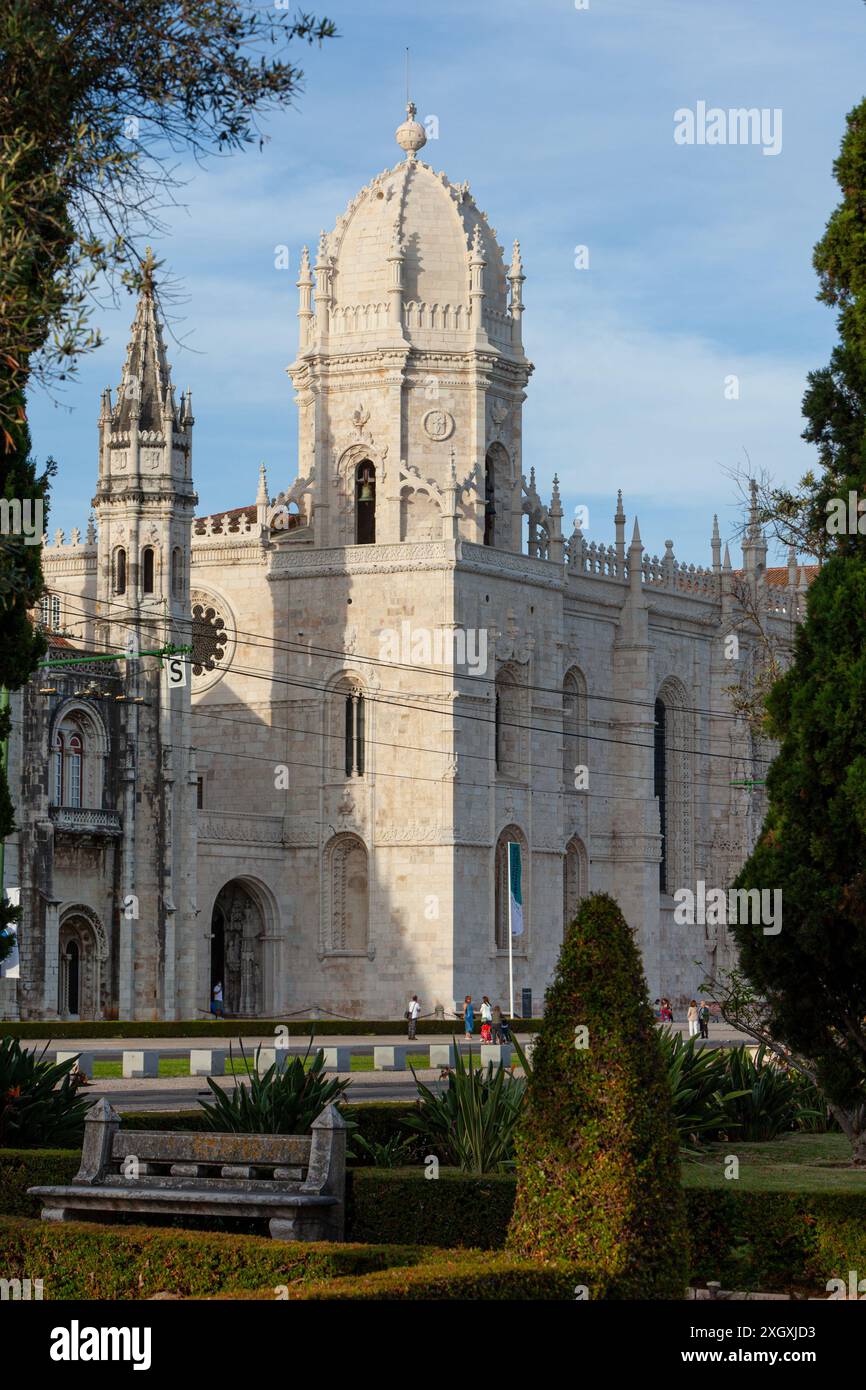 Jardim da Praça do Império, Praça do Império Garden et Mosteiro dos Jeronimos, le monastère de Belém, Lisbonne, Portugal Banque D'Images