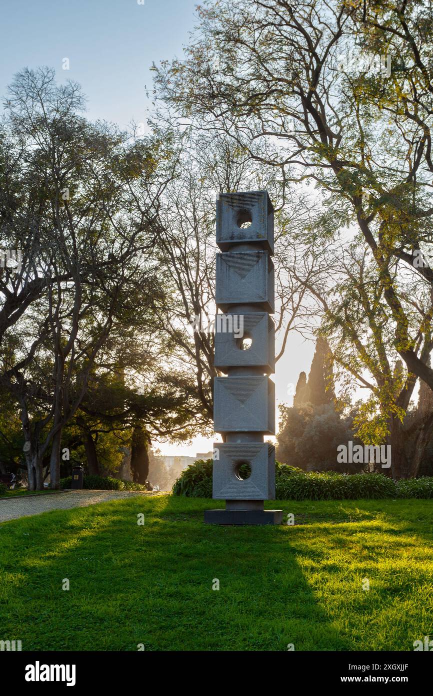 L'œuvre Château de l'oeil, de l'artiste japonais Minoru Niizuma, situé dans le Jardim Vasco da Gama, à Belém, Lisbonne, Portugal Banque D'Images