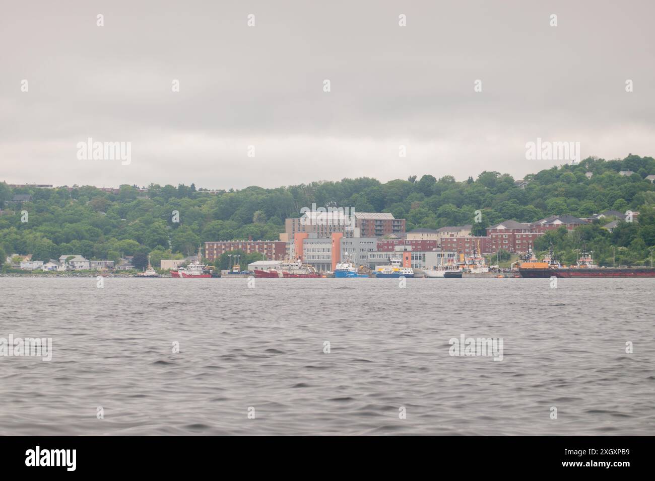 Dartmouth, N.-É., Canada - 23 juin 2024 : Waterfront Hillside Community avec Copy-Space Banque D'Images