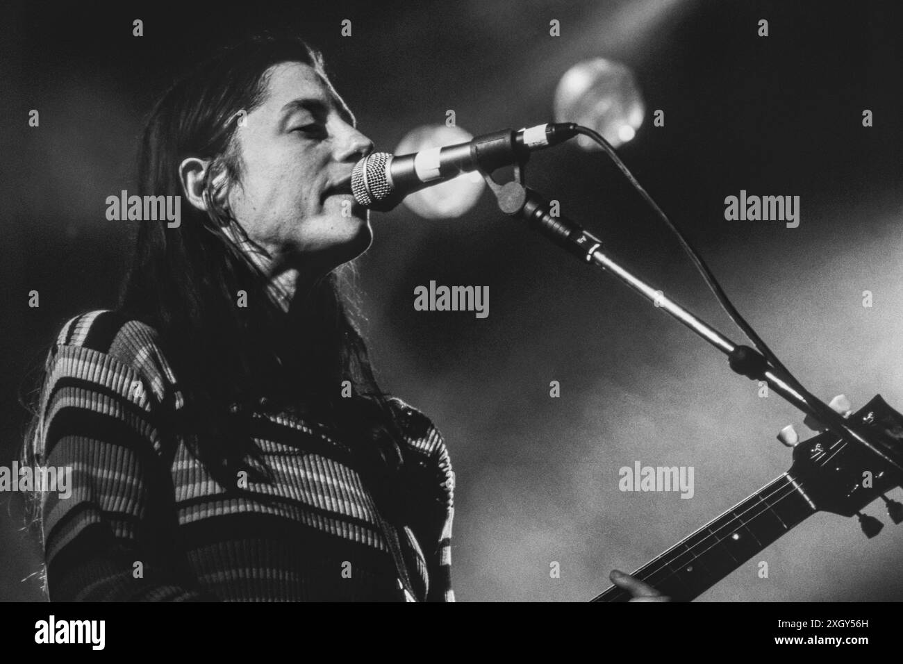 Août 1994 : Mary Lorson, auteure-compositrice, chanteuse et guitariste du groupe de rock alternatif Madder Rose basé à New York, se produit au Reading Festival en Angleterre. Le groupe joue au Melody Maker Stage le samedi 27 août 1994. Madder Rose a cessé d'enregistrer et de tourner en 1999 mais s'est reformé en 2015 et est toujours actif. Banque D'Images