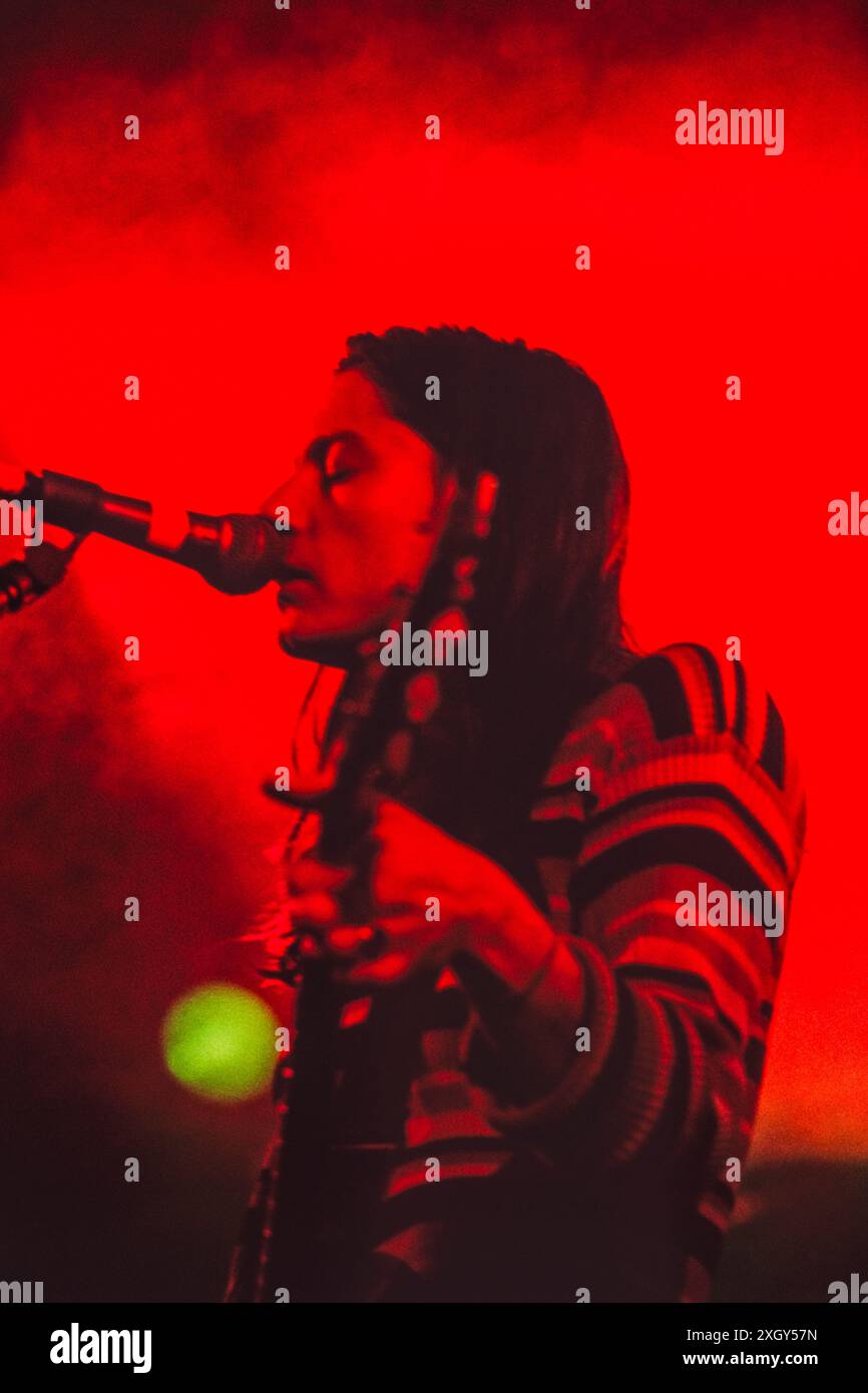 Août 1994 : Mary Lorson, auteure-compositrice, chanteuse et guitariste du groupe de rock alternatif Madder Rose basé à New York, se produit au Reading Festival en Angleterre. Le groupe joue au Melody Maker Stage le samedi 27 août 1994. Madder Rose a cessé d'enregistrer et de tourner en 1999 mais s'est reformé en 2015 et est toujours actif. Banque D'Images