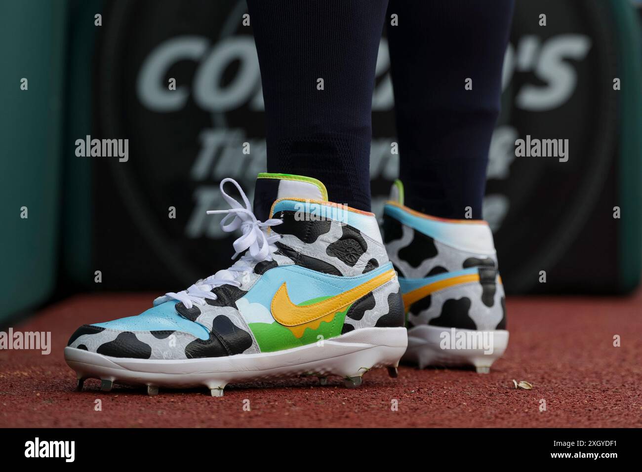 Vue détaillée des crampons portés par Josh Naylor des Cleveland Guardians avant un match contre les Giants de San Francisco au progressive Field le 6 juillet 2024 à Cleveland, Ohio. (Photo de Brandon Sloter/image du sport) Banque D'Images