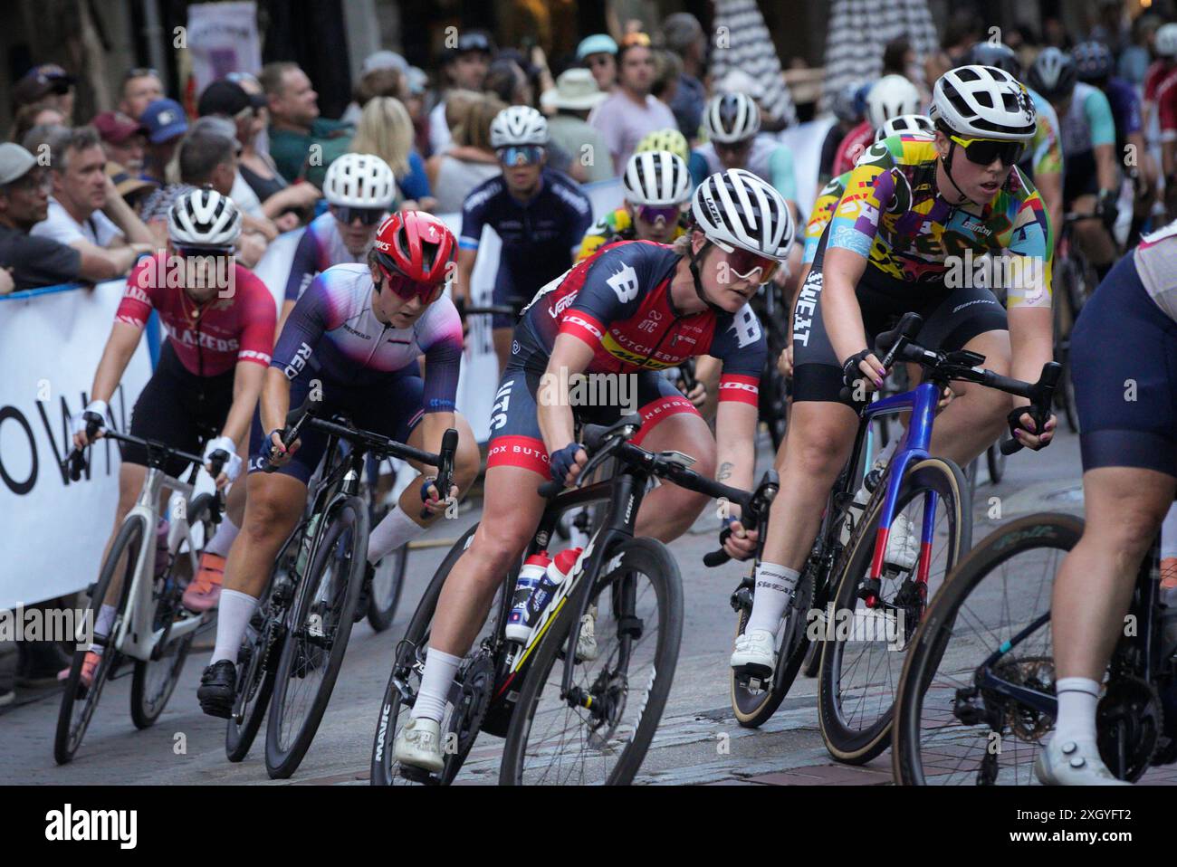 Vancouver, Canada. 10 juillet 2024. Les cyclistes participent à la course professionnelle féminine au 51e Gastown Grand Prix à Vancouver, Colombie-Britannique, Canada, le 10 juillet 2024. Crédit : Liang Sen/Xinhua/Alamy Live News Banque D'Images