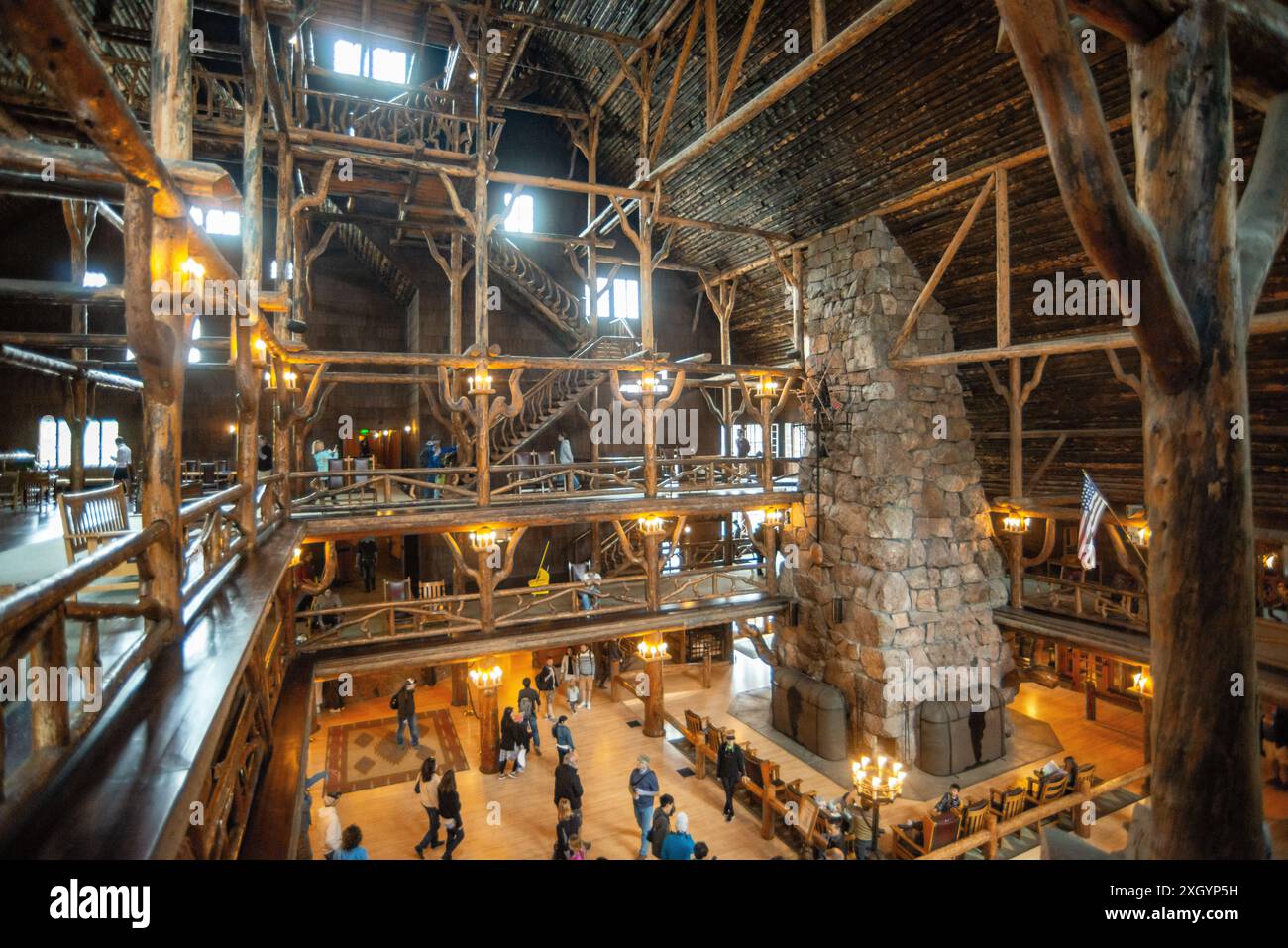 Le Old Faithful Inn Interior parkitecture au parc Naitonal de Yellowstone Banque D'Images