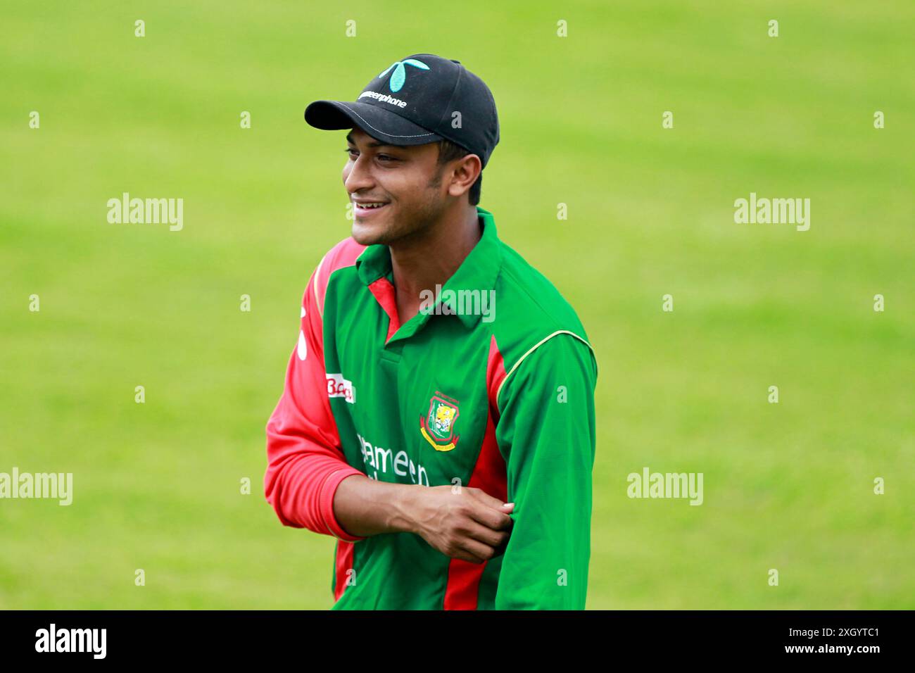 Le joueur de cricket national du Bangladesh Shakib Al Hasan assiste à une séance d'entraînement au stade national de cricket du Sher-e-Bangladesh (SBNCS) avant leur cinq ma TC Banque D'Images