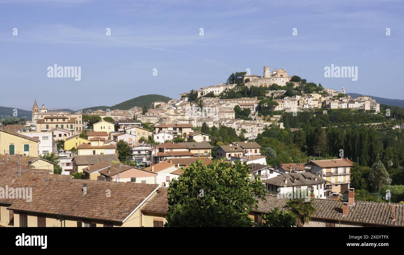 Vue sur Amelia, le noyau historique et les zones récemment urbanisées, Terni, Ombrie, Italie, Europe Banque D'Images