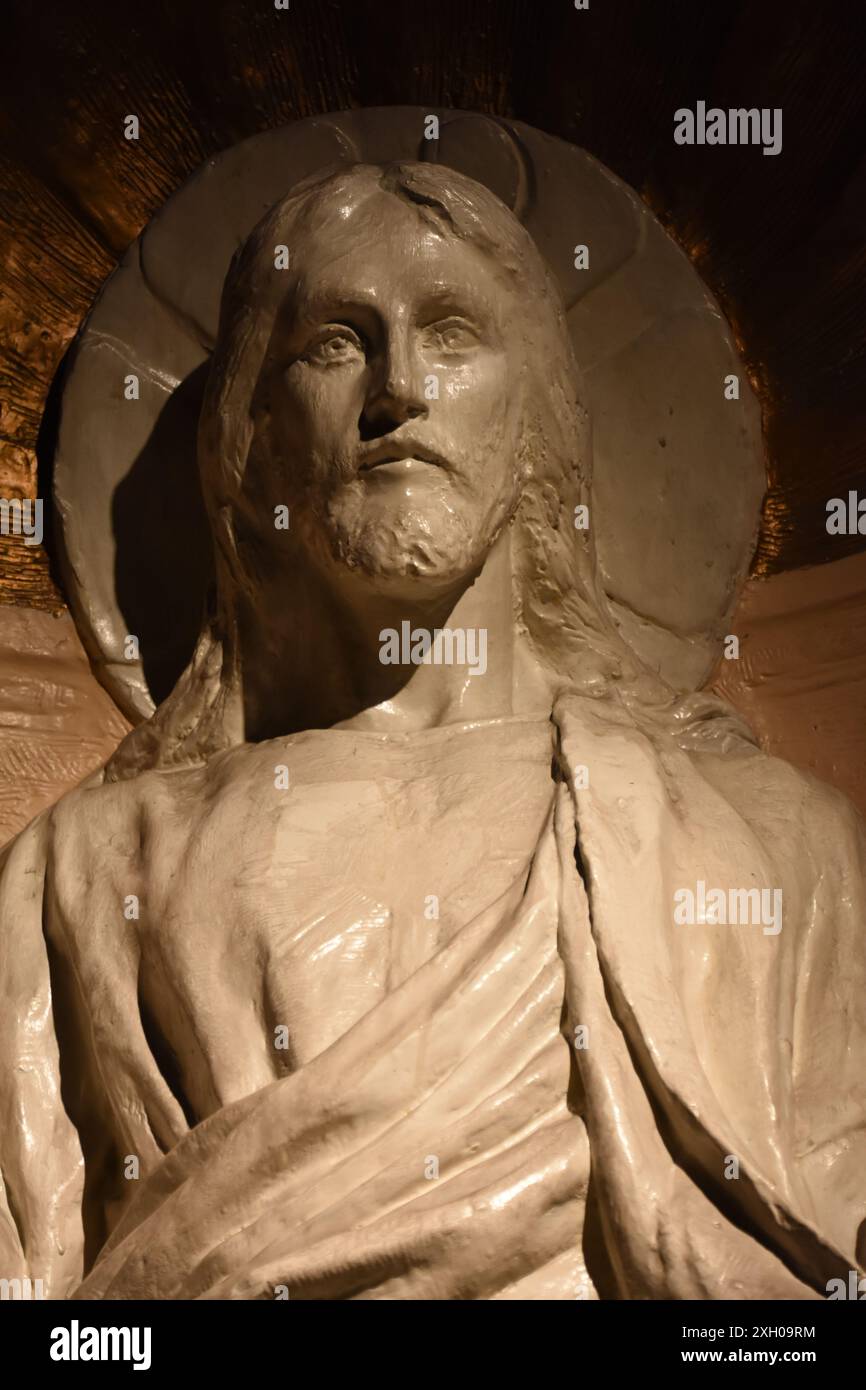 L'église Saint-Michel des Batignolles à Paris est située place Saint-Jean dans le 17e arrondissement de Paris, à l'angle de la rue Saint-Jean et du p Banque D'Images