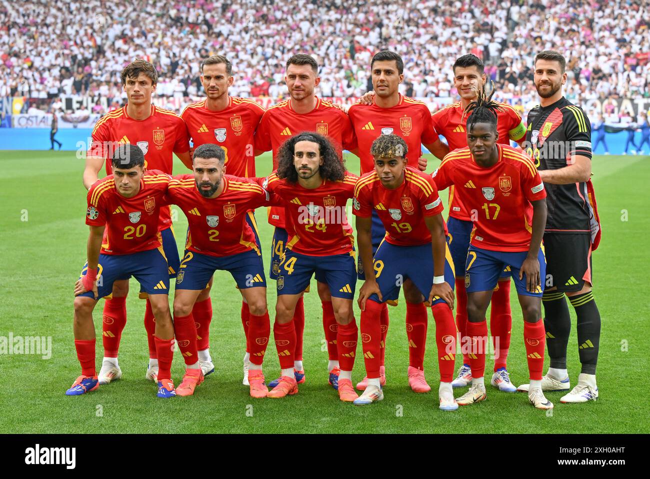 Joueurs d'Espagne avec Robin le Normand (3) d'Espagne, Fabian Ruiz (8) d'Espagne, Aymeric Laporte (14) d'Espagne, Rodri (Rodrigo Hernandez Cascante) (16) d'Espagne, Alvaro Morata (7) d'Espagne, gardien de but Unai Simon (23) d'Espagne, Pedri (Pedro Gonzalez Lopez) (20) d'Espagne, Dani Carvajal (2) d'Espagne, Marc Cucurella (24 ans), Lamine Yamal (19 ans) et Nico Williams (17 ans) posent pour une photo d'équipe lors d'un match de football entre les équipes nationales d'Espagne et d'Allemagne dans la phase quart de finale du tournoi UEFA Euro 2024, le vendredi 5 juillet 2024 à Stuttgart, Allemagne . PHOTO SPORTPI Banque D'Images